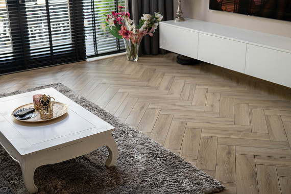 Sfeervolle woning met houtlooktegels
